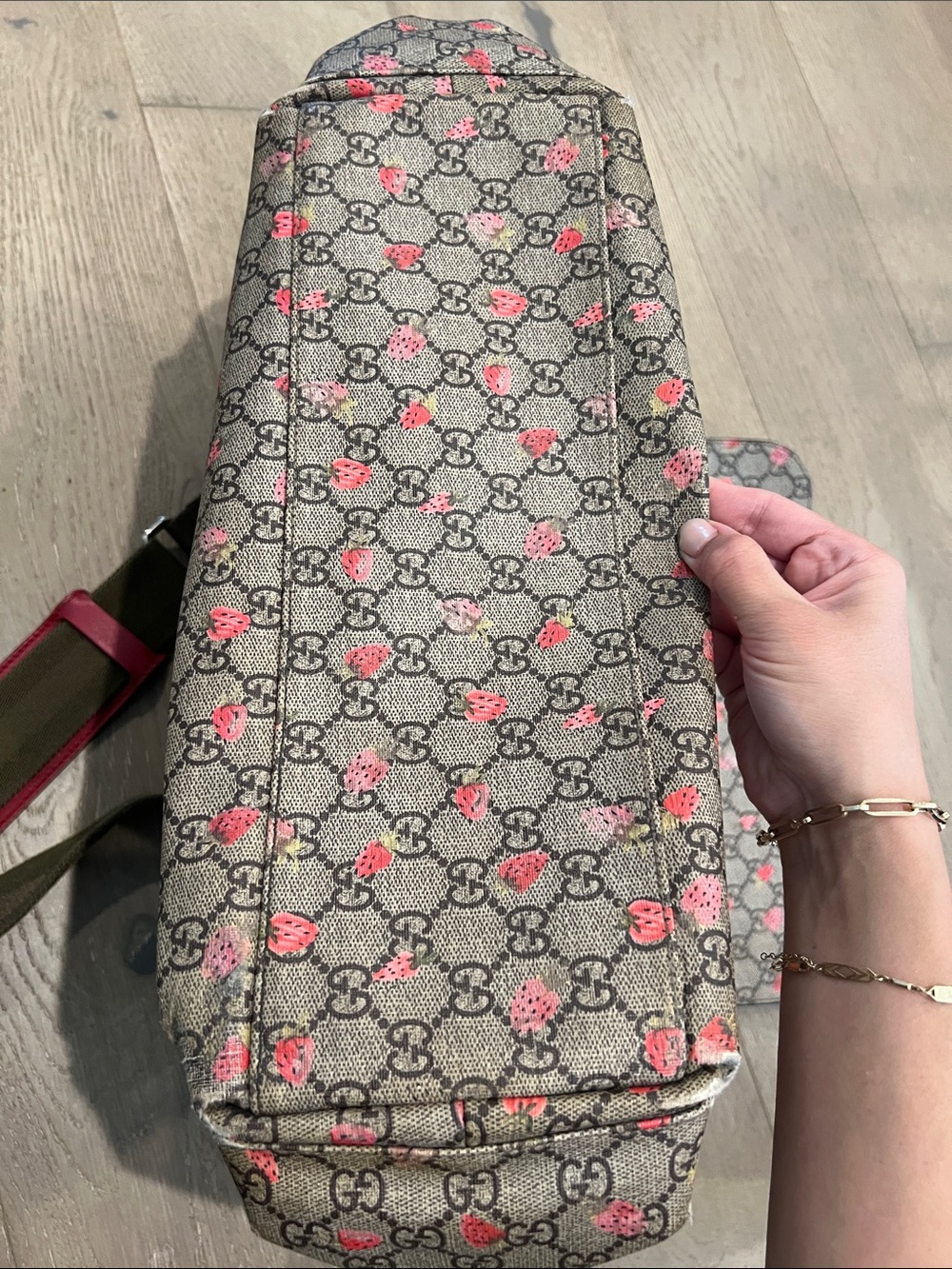Gucci GG Supreme Diaper Bag with Strawberry Motif - Limited Edition - Picture 11 of 16